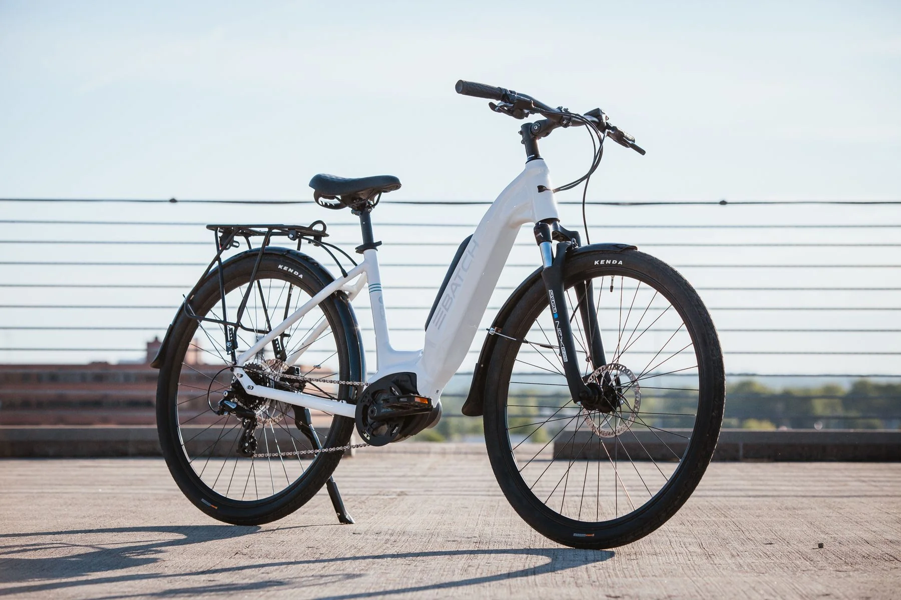 Batch Bicycles 700c Step-Thru Bosch E-Bike - White - Image 3