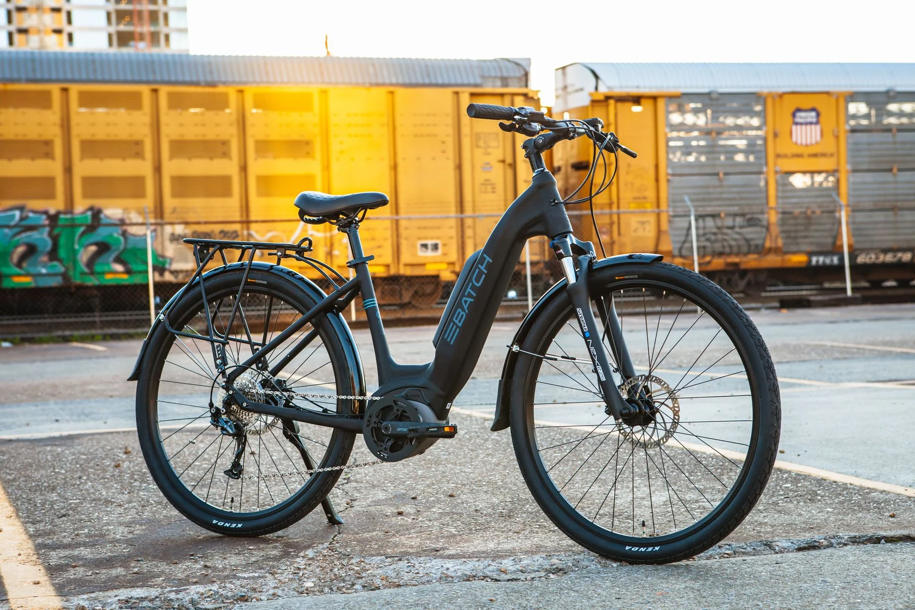 Batch Bicycles 700c Step-Thru Plus Bosch E-Bike - Black - Image 3