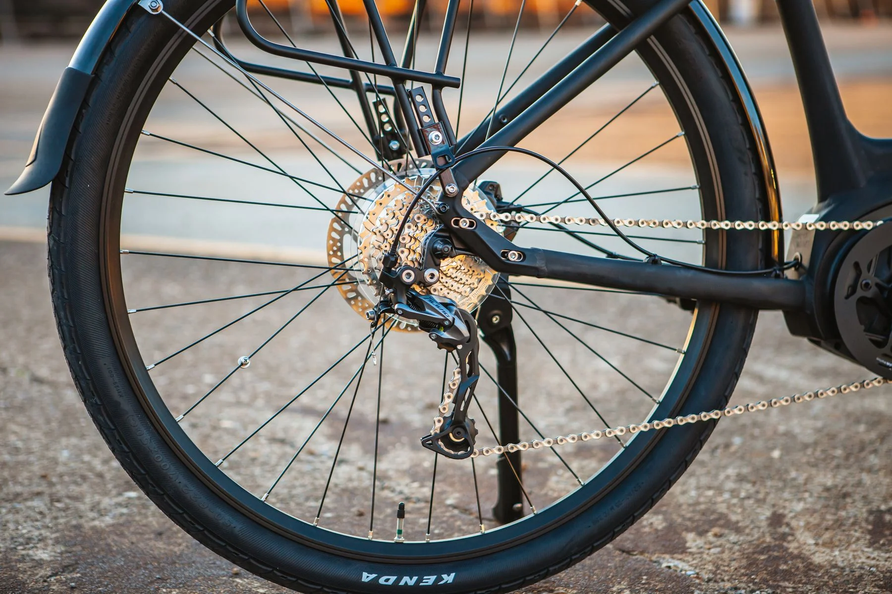 Batch Bicycles 700c Step-Thru Plus Bosch E-Bike - Black - Image 4