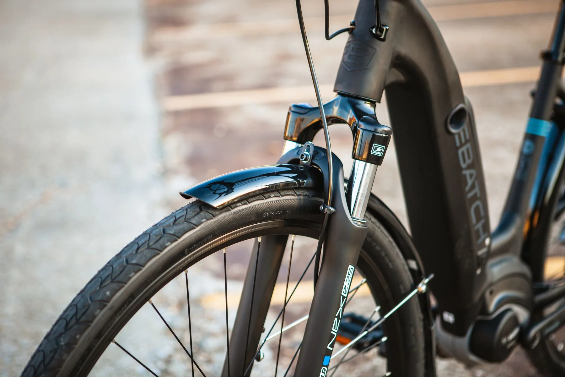 Batch Bicycles 700c Step-Thru Plus Bosch E-Bike - Black - Image 5
