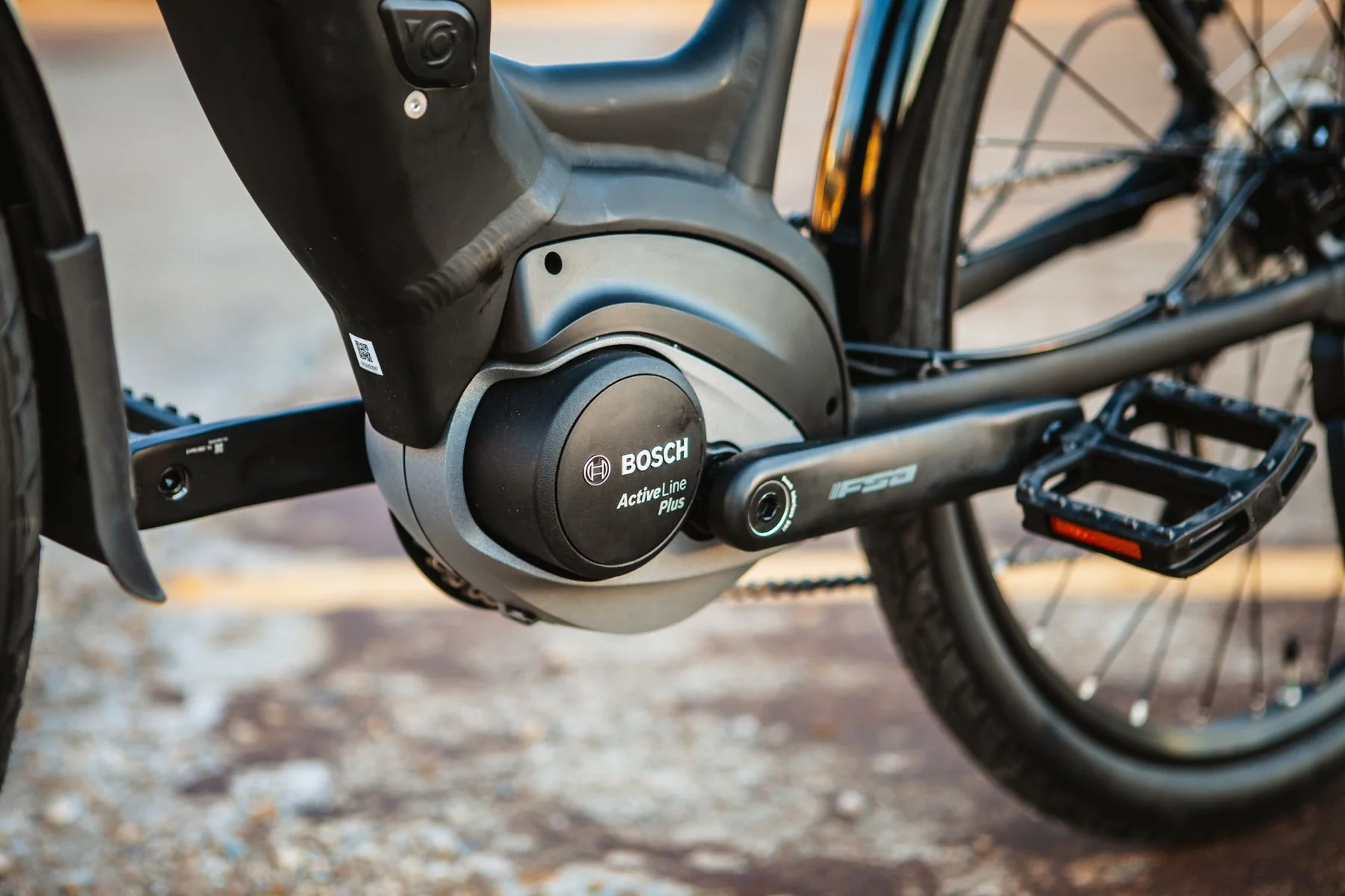 Batch Bicycles 700c Step-Thru Plus Bosch E-Bike - Black - Image 7