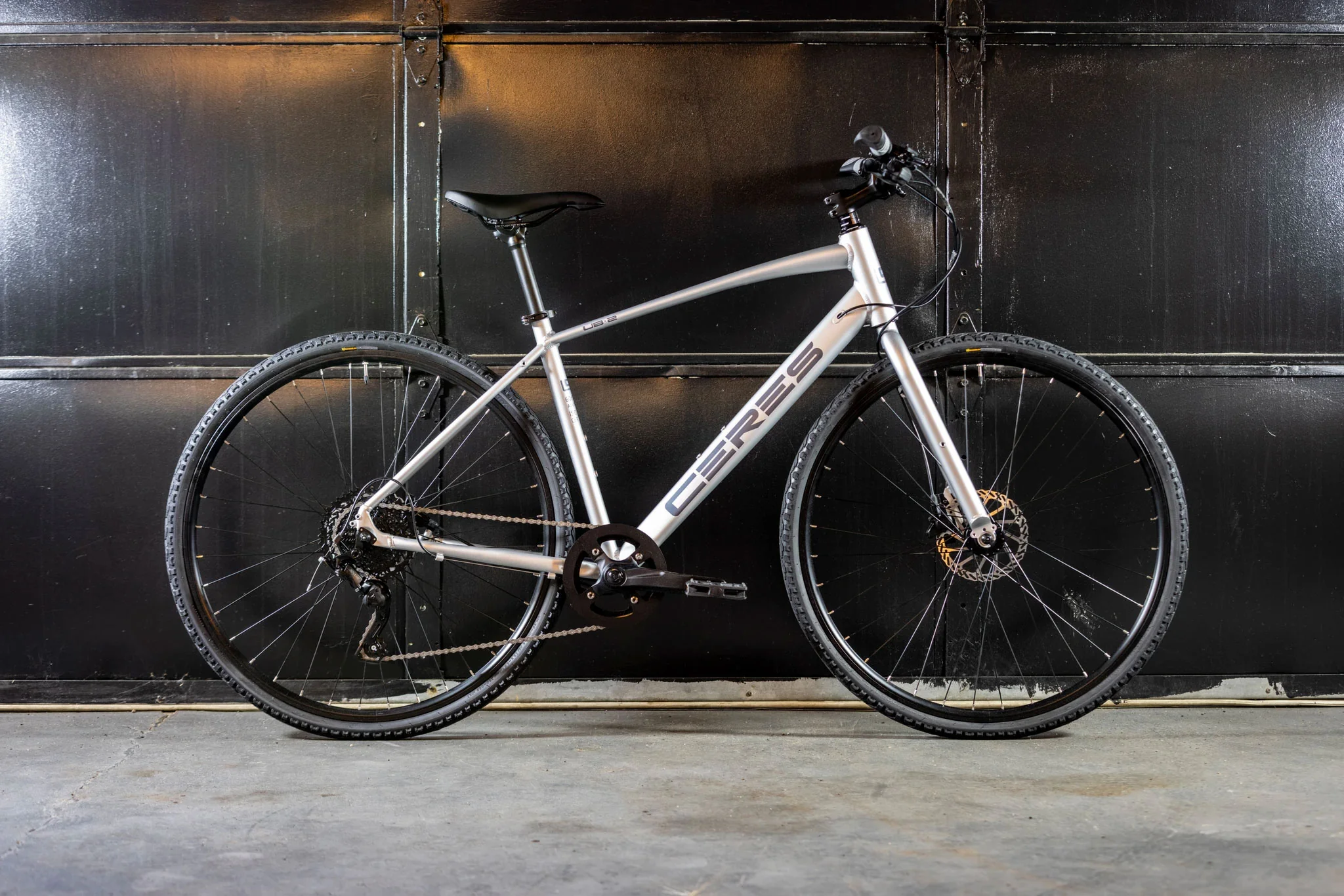 Ceres UB2 700c 9 Spd Hybrid MTB Bike - Gray - Image 2