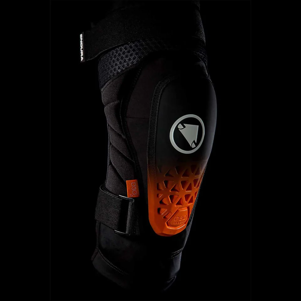 Endura MT500 Hard Shell Knee Pad - Black - Image 2