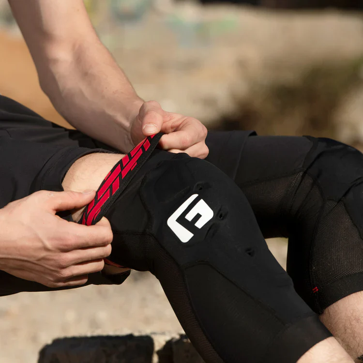 G-Form Pro-X4 Knee Guard - Black - Image 4