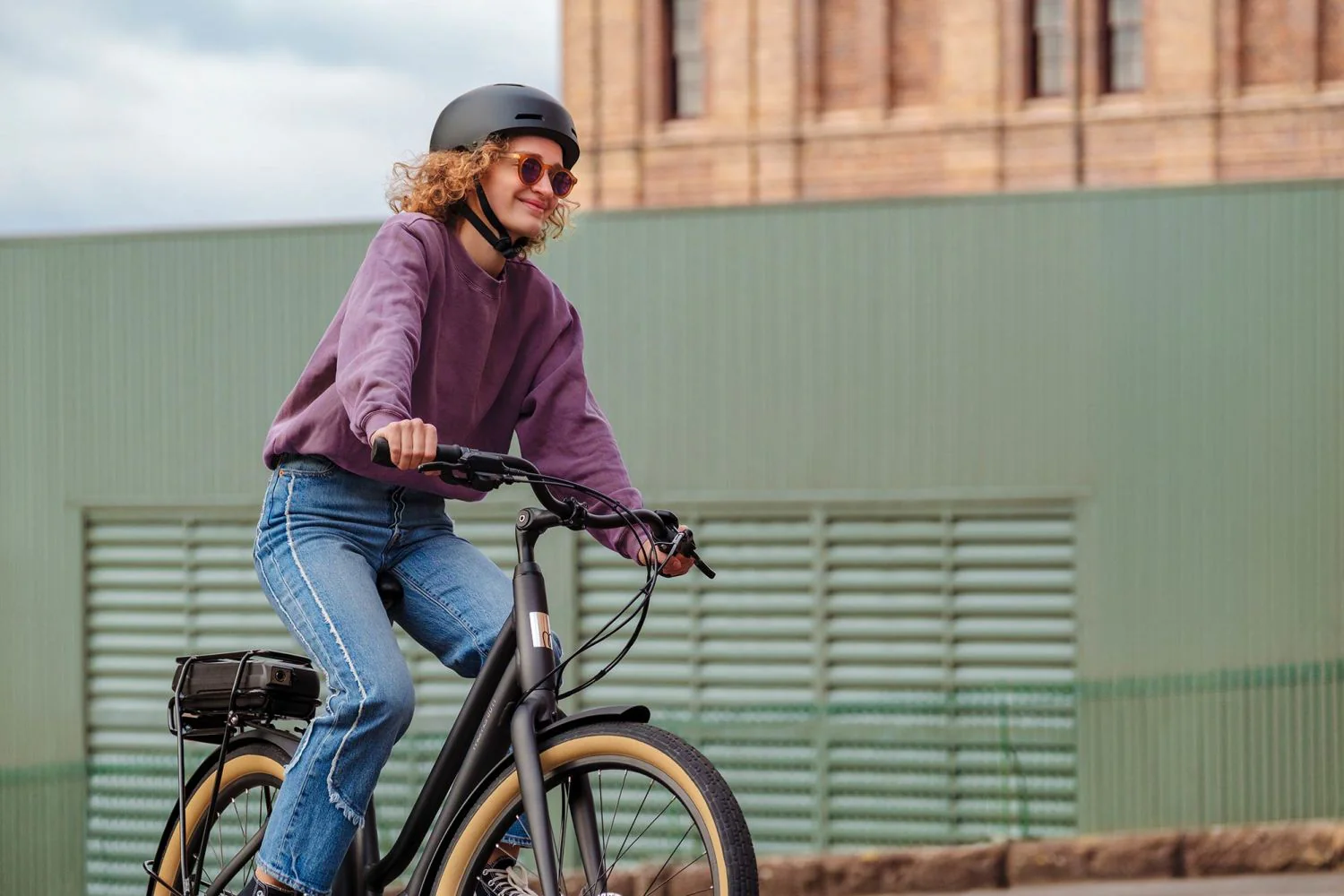 Momentum Lafree E+ 26 E-Bike - Anthracite - Image 2