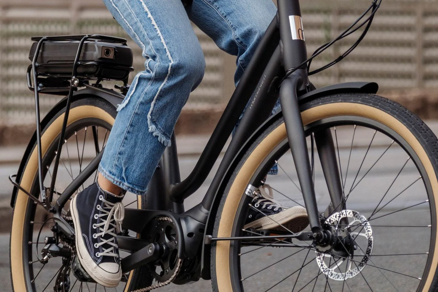Momentum Lafree E+ 26 E-Bike - Anthracite - Image 4