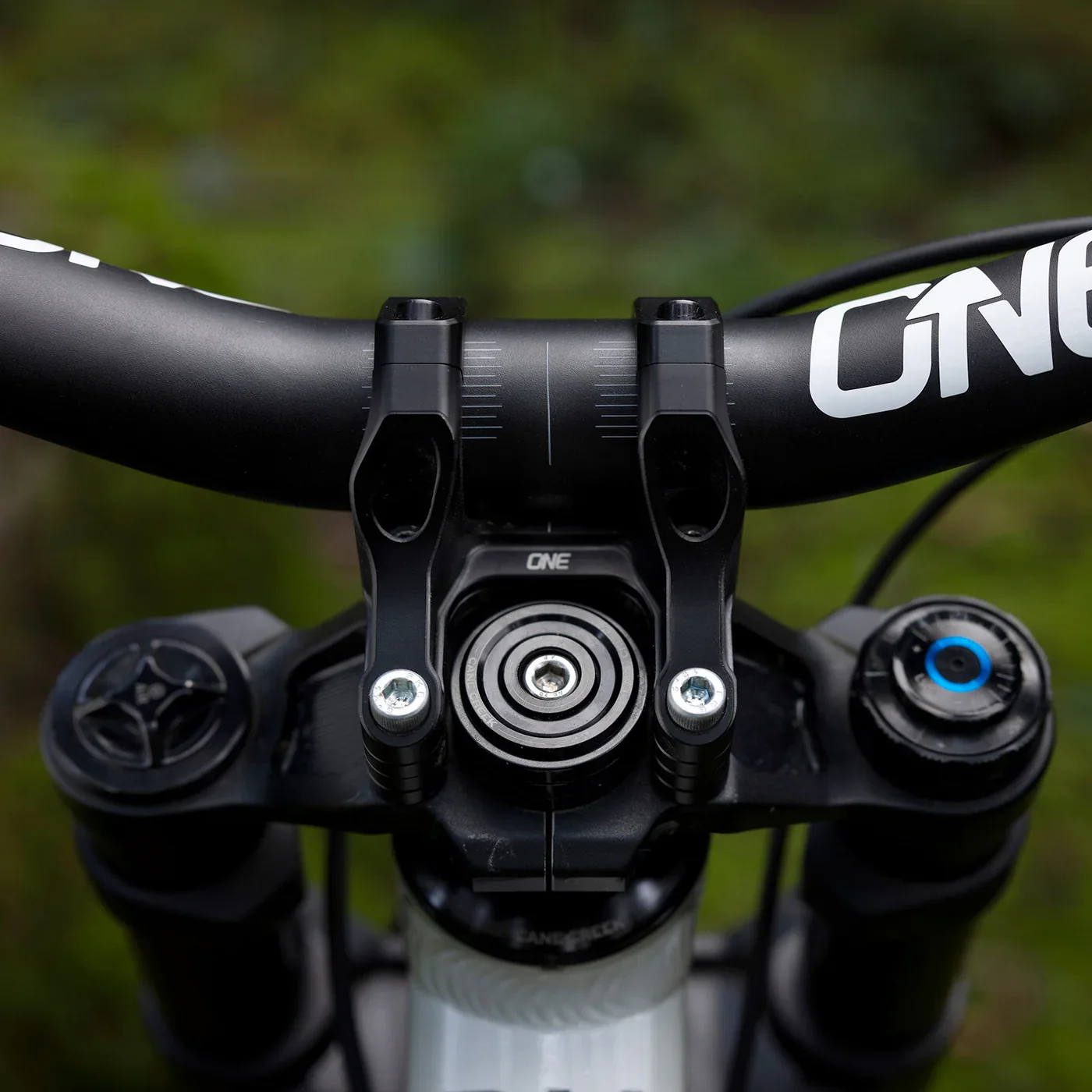 OneUp V2 Carbon Handlebar - Black - Image 6