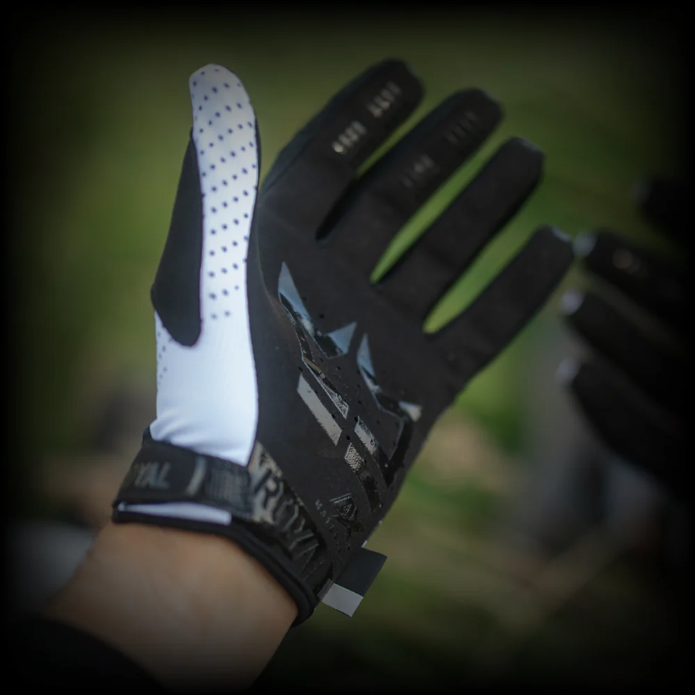Royal Core MTB Glove - Dot Fade - Black-White - Image 11