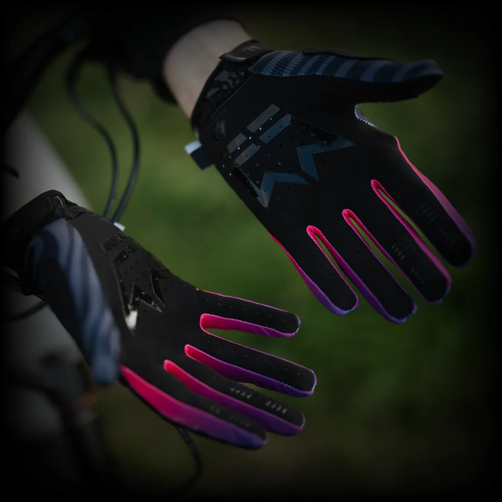 Royal Core MTB Glove - Flow Pink - Image 8
