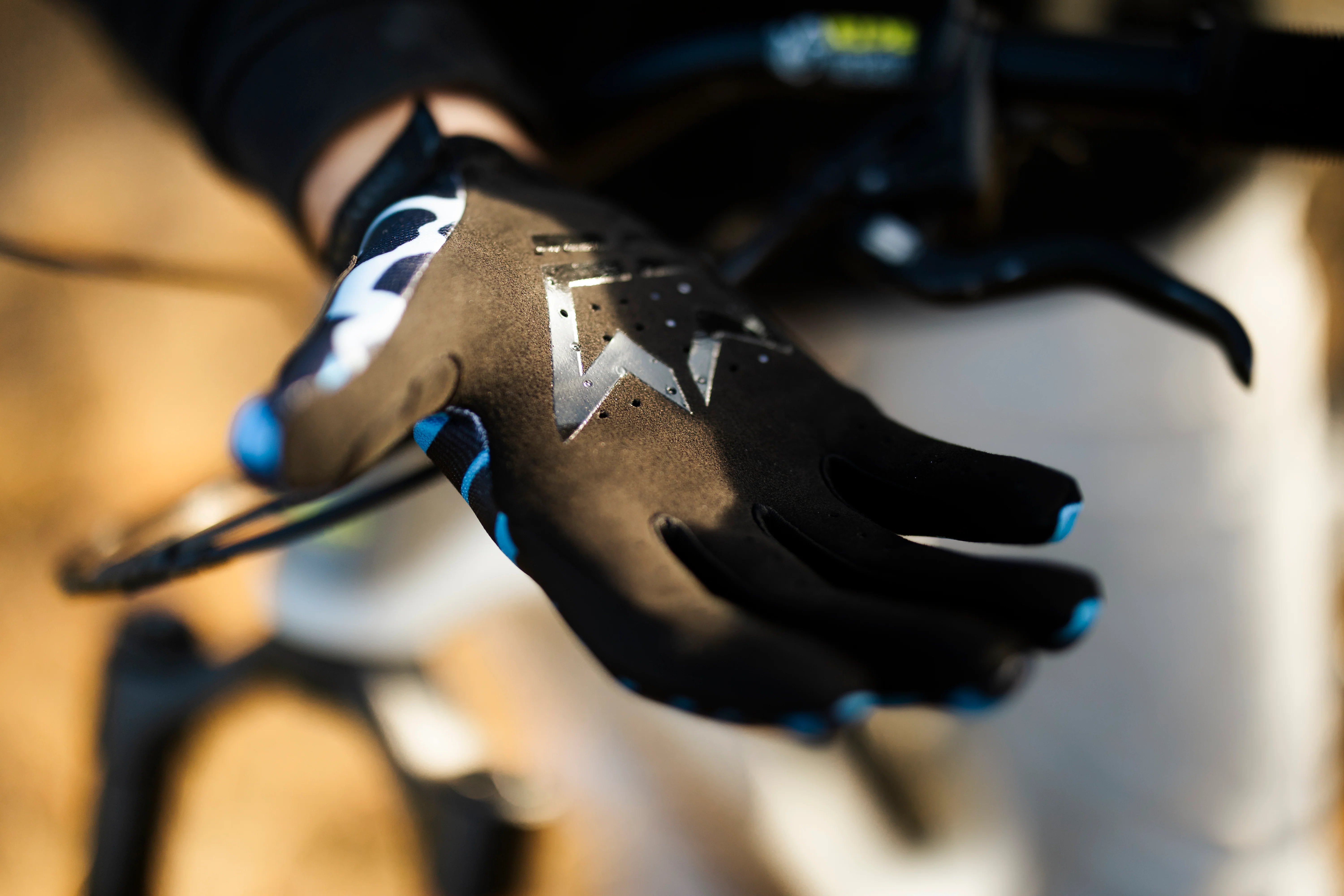 Royal Core MTB Glove - Skin Blue-Black - Image 7