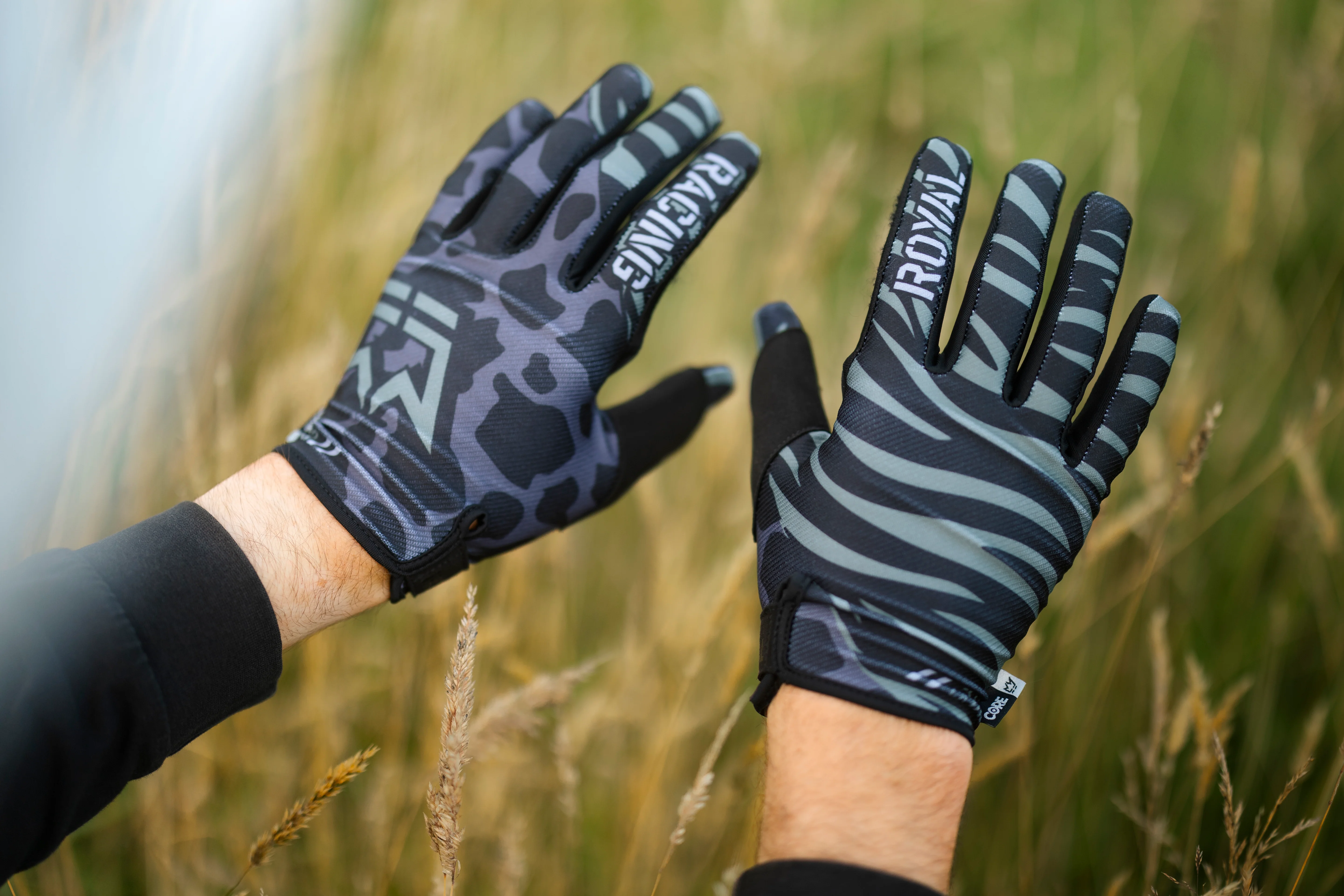 Royal Core MTB Glove - Skin Olive-Black - Image 5