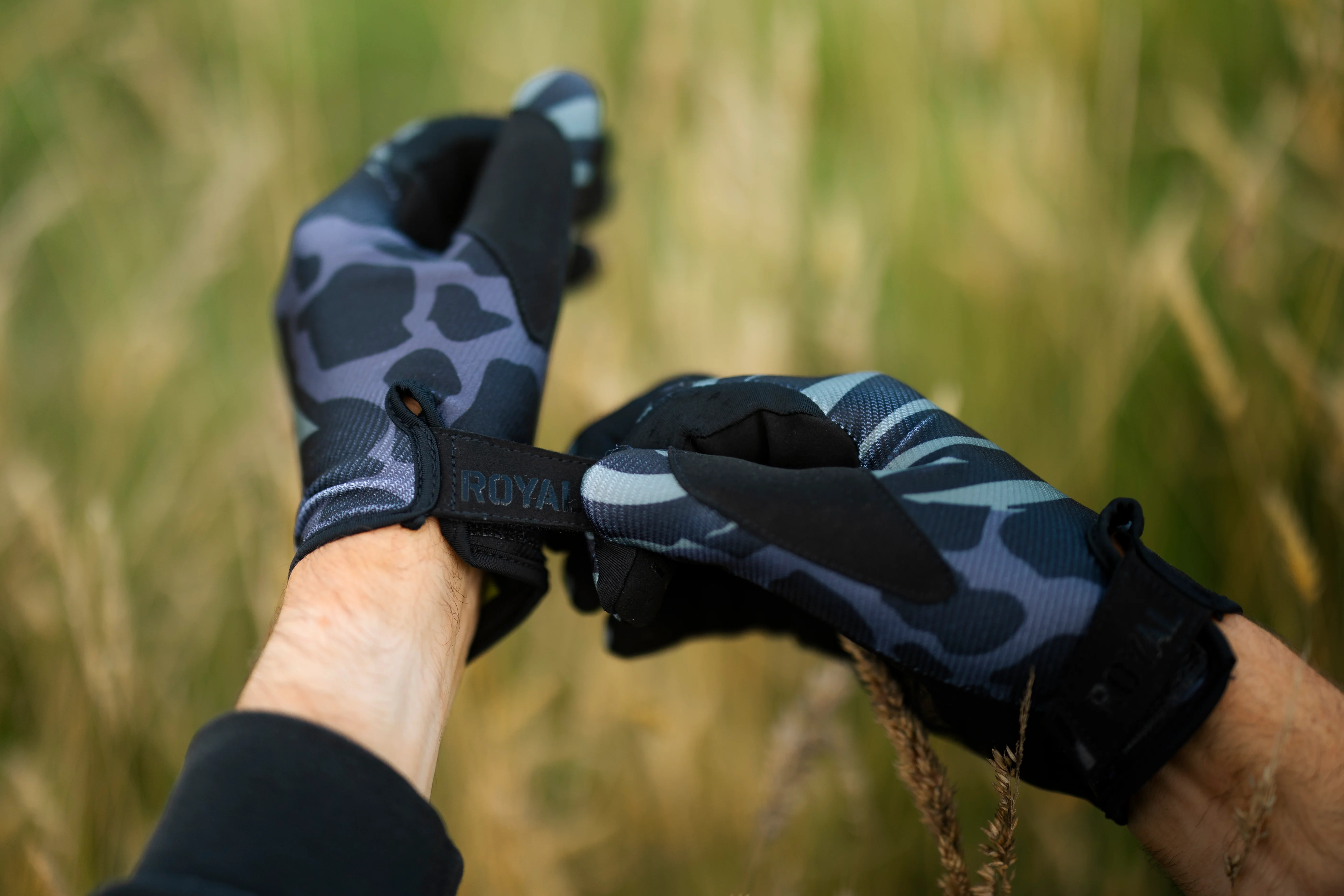 Royal Core MTB Glove - Skin Olive-Black - Image 7