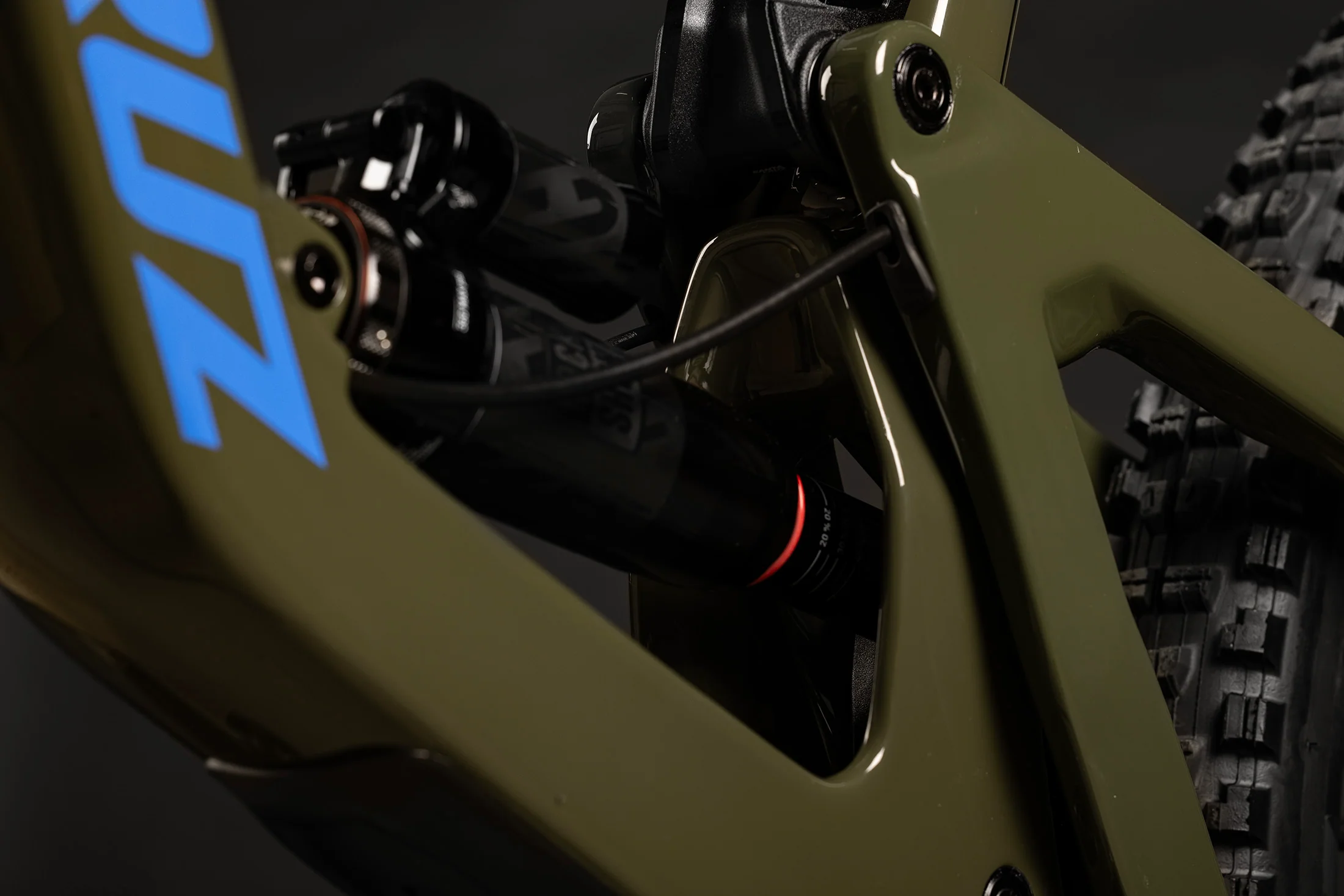 Santa Cruz Bronson 4.0 Carbon CC MX - XT Kit - Gloss Moss - Image 5