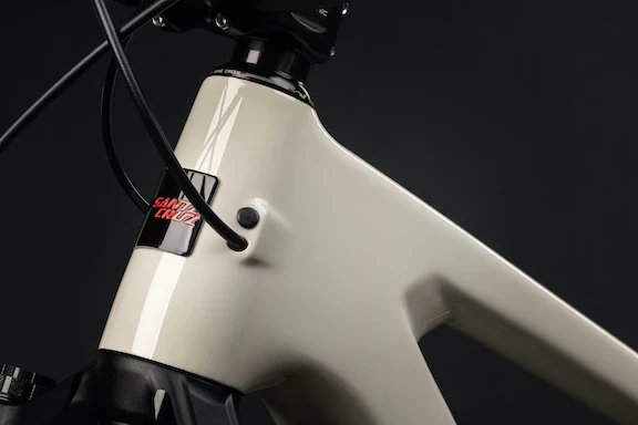 Santa Cruz Bronson CC 27.5 - XO AXS - Gloss Chalk White - 2024 - Image 2