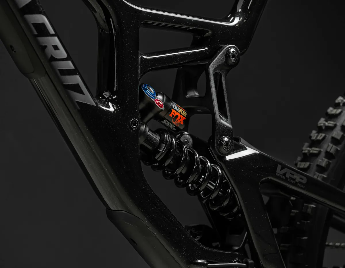 Santa Cruz V10 CC MX - DH S-Kit - Gloss Black Sparkle - 2024 - Image 6