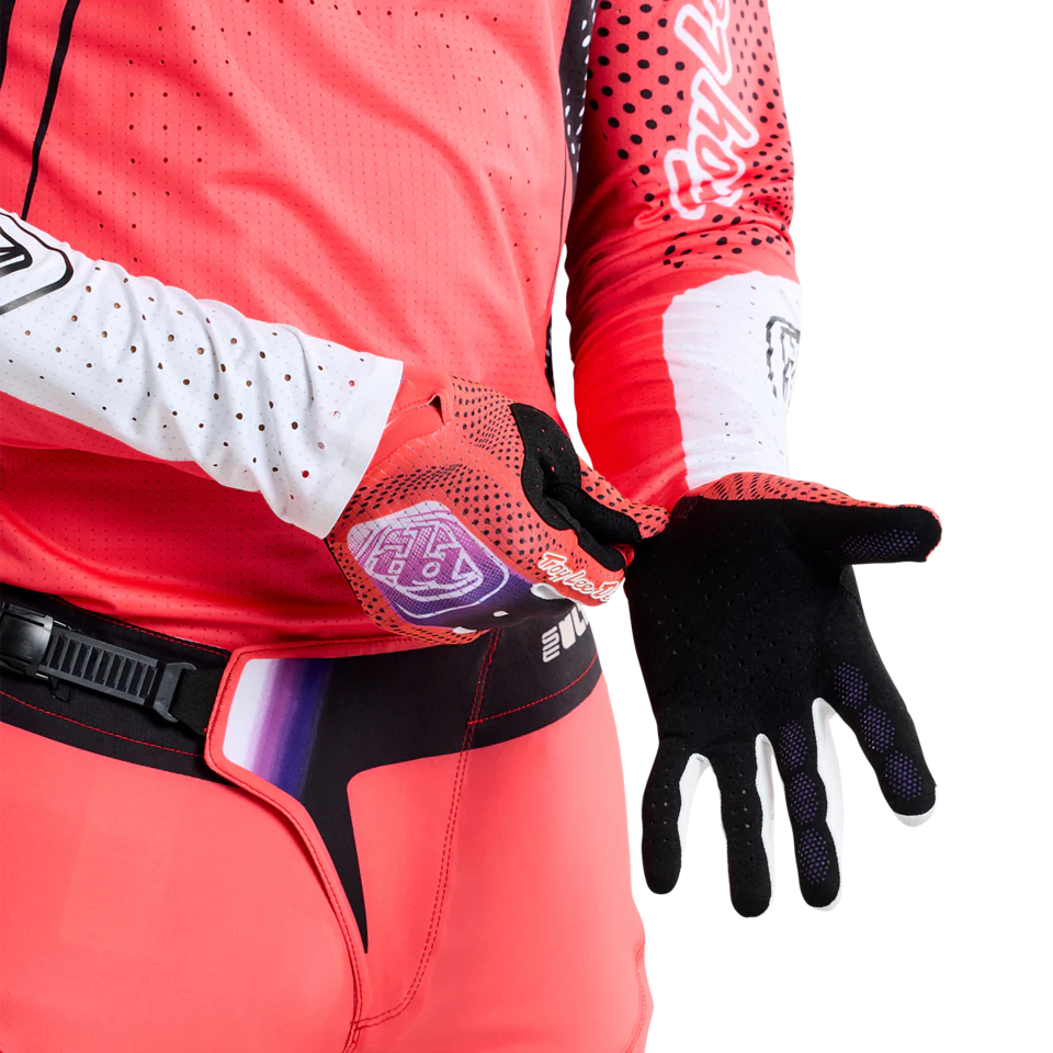 Troy Lee Designs Air MTB Glove - Optic - Infra Red - Image 5