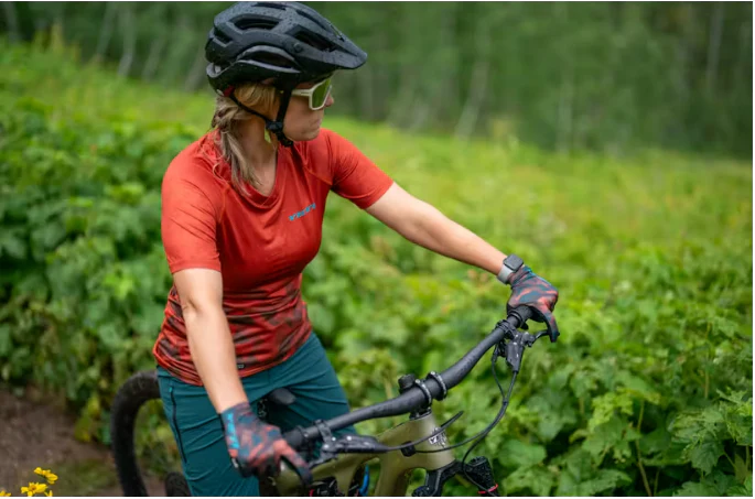 Yeti Enduro Short Sleeve MTB Jersey - Womens - Obsidian Disruption - Image 3