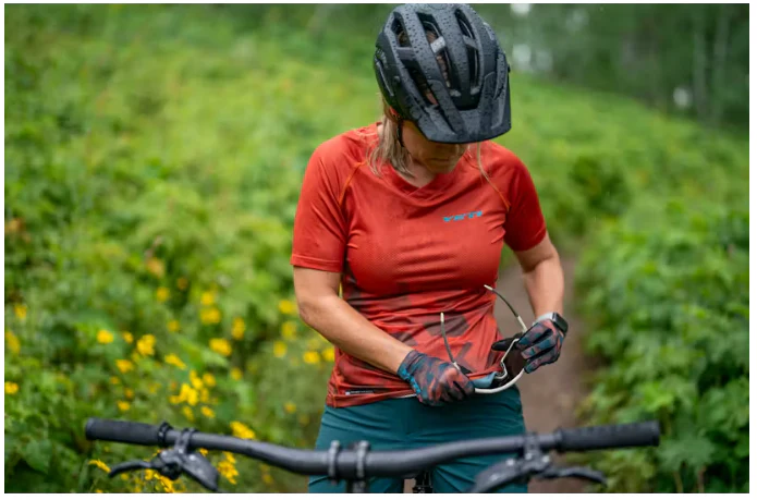 Yeti Enduro Short Sleeve MTB Jersey - Womens - Obsidian Disruption - Image 4